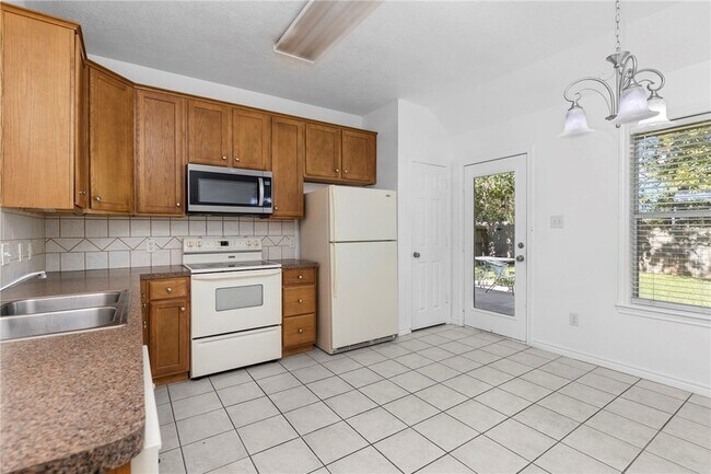 Building Photo - 3511 Farah Dr