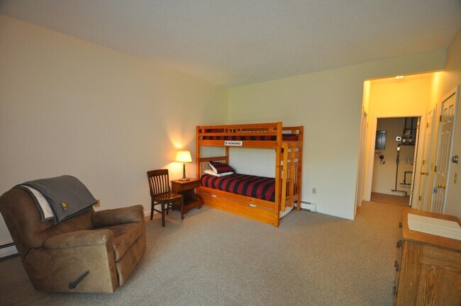 Building Photo - 181 Riverside Townhouses Rd