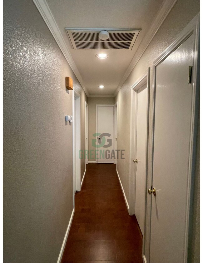Building Photo - 533 Arrowhead Ct