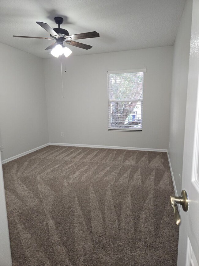 Building Photo - Waterford Trails: 5 Bedroom+ loft, 3 Bath, 2 Car Garage.