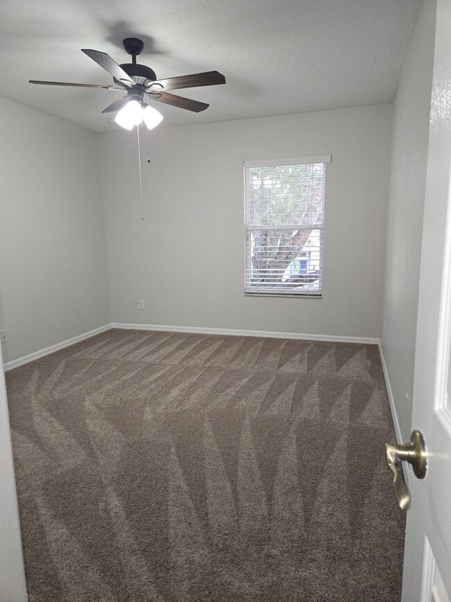 Building Photo - Waterford Trails: 5 Bedroom+ loft, 3 Bath,...