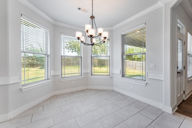 Building Photo - 1100 Huntleigh Dr
