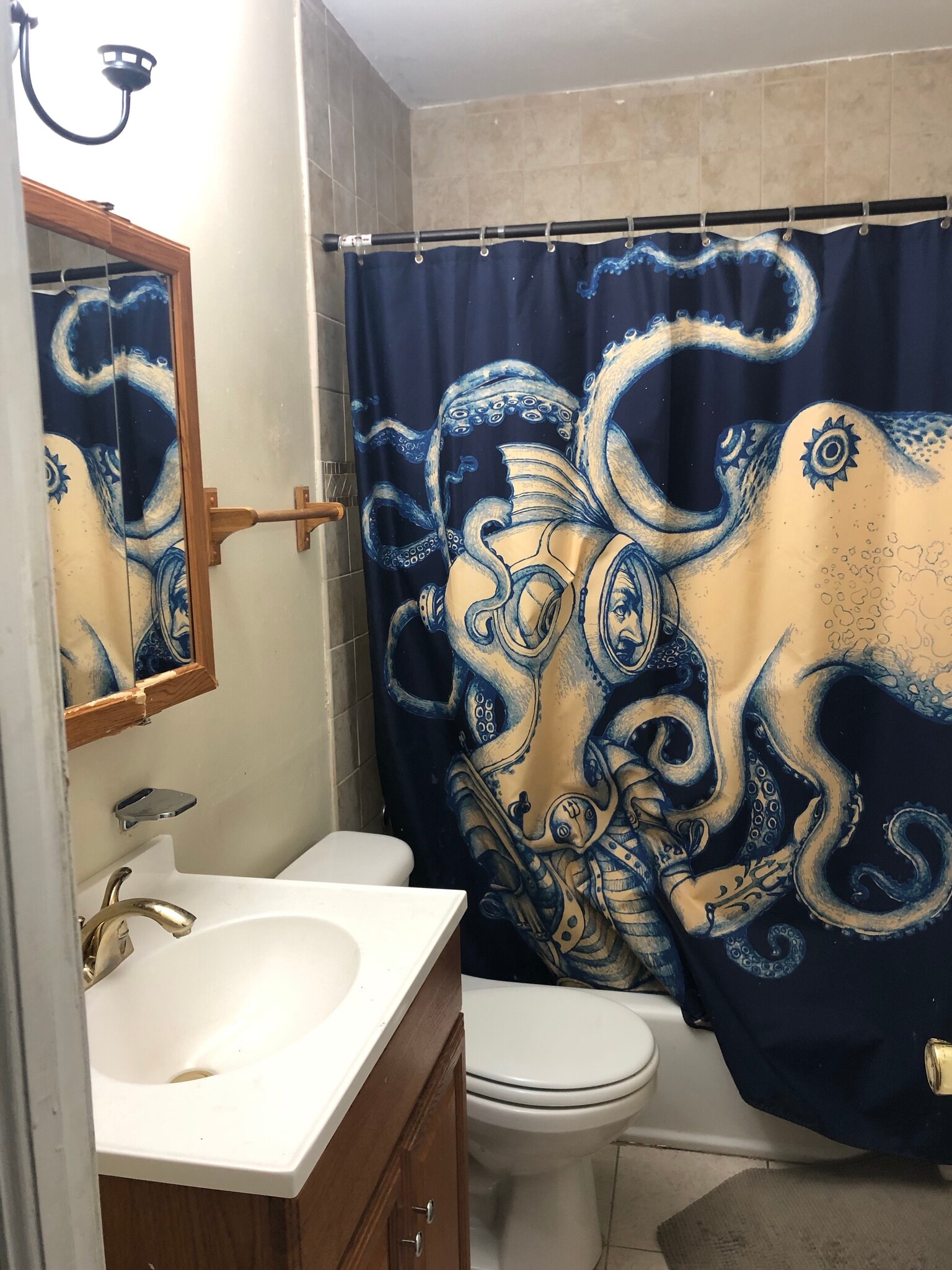 UPSTAIRS BATHROOM - 5112 Hollywood Rd