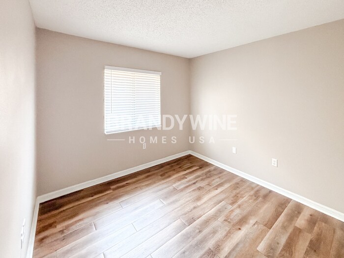 Building Photo - 11750 Lynmoor Dr