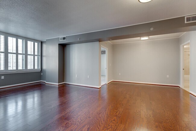 Building Photo - 851 N Glebe Rd