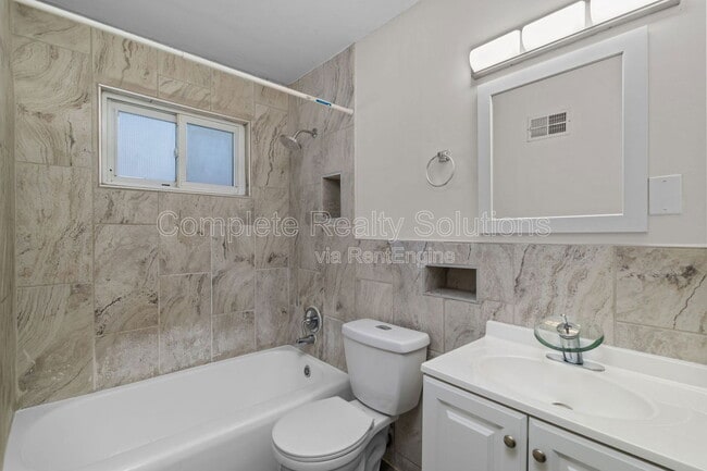 Building Photo - 10044 Pepper Ln