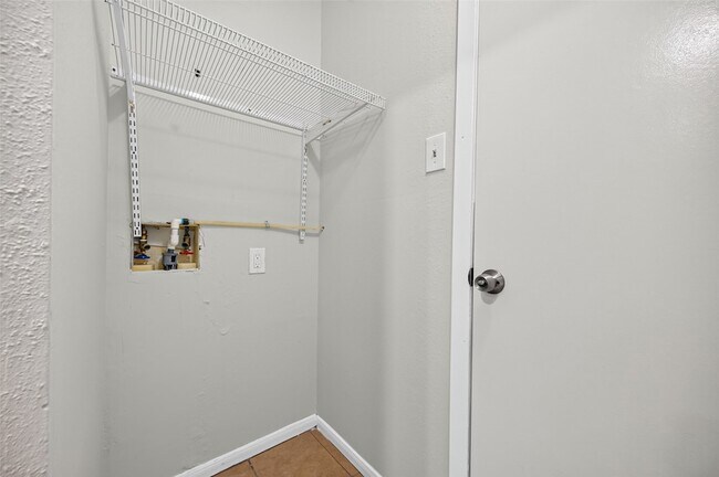 Building Photo - 10419 Appleridge Dr
