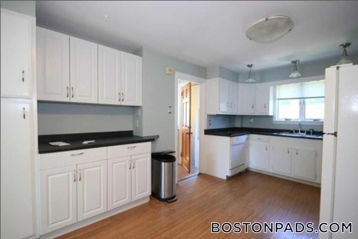 Building Photo - 50 Chestnut St