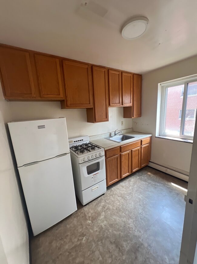 Building Photo - Centre Tower