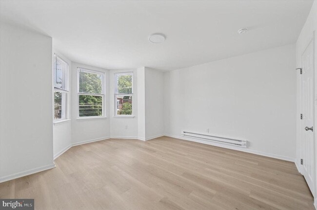 Building Photo - 330 N 61st St