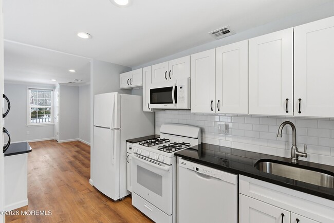 Building Photo - 131 Spring St