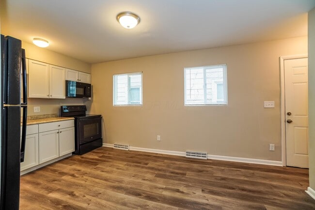 Building Photo - 2832 Azelda St