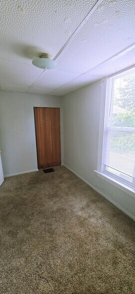 Bedroom - 2588 East Ave