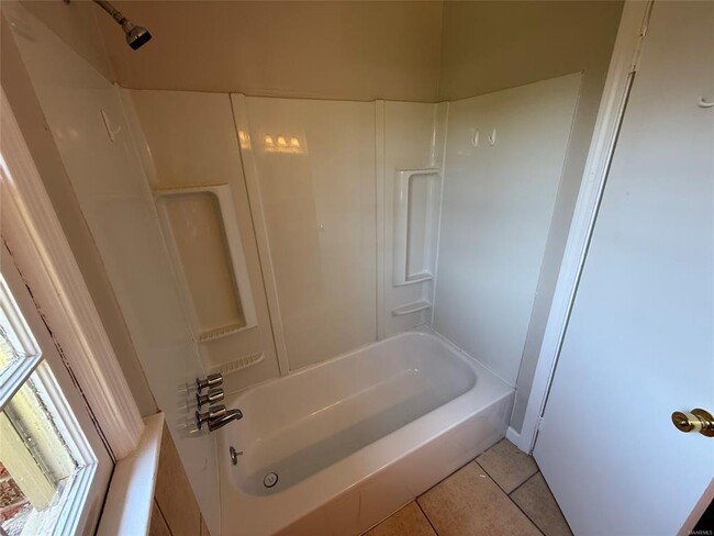 Building Photo - 113 Lori St