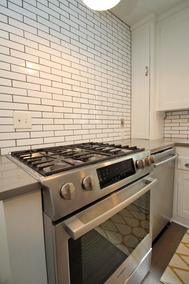 Building Photo - 3508 NE 27th Ave