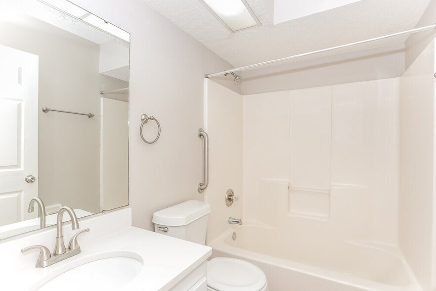 Building Photo - 4408 Jiggermast Ave
