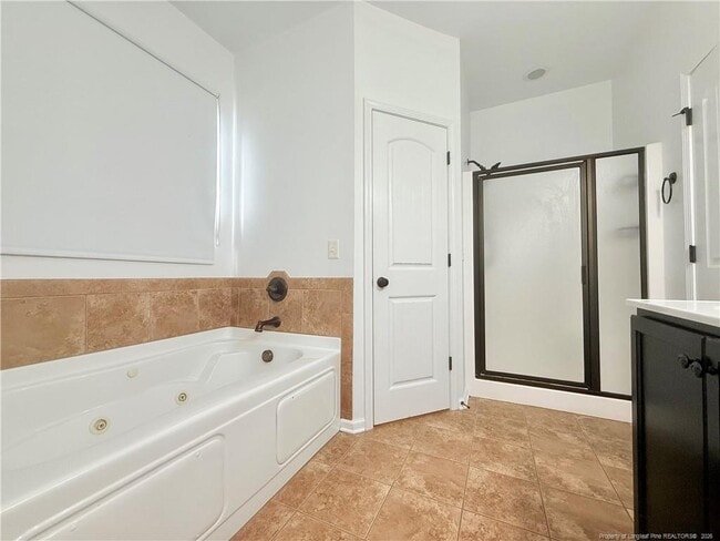 Building Photo - 352 Old Field Loop