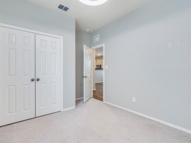 Building Photo - 388 Begonia St