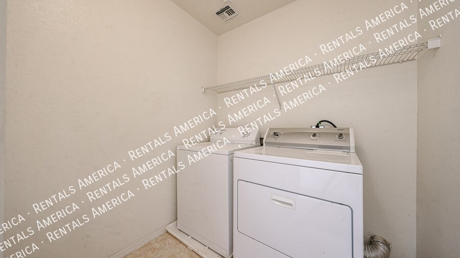 Building Photo - 1110 E Coppola St