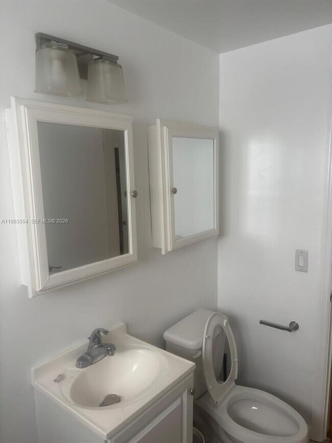 Building Photo - 233 Madeira Ave