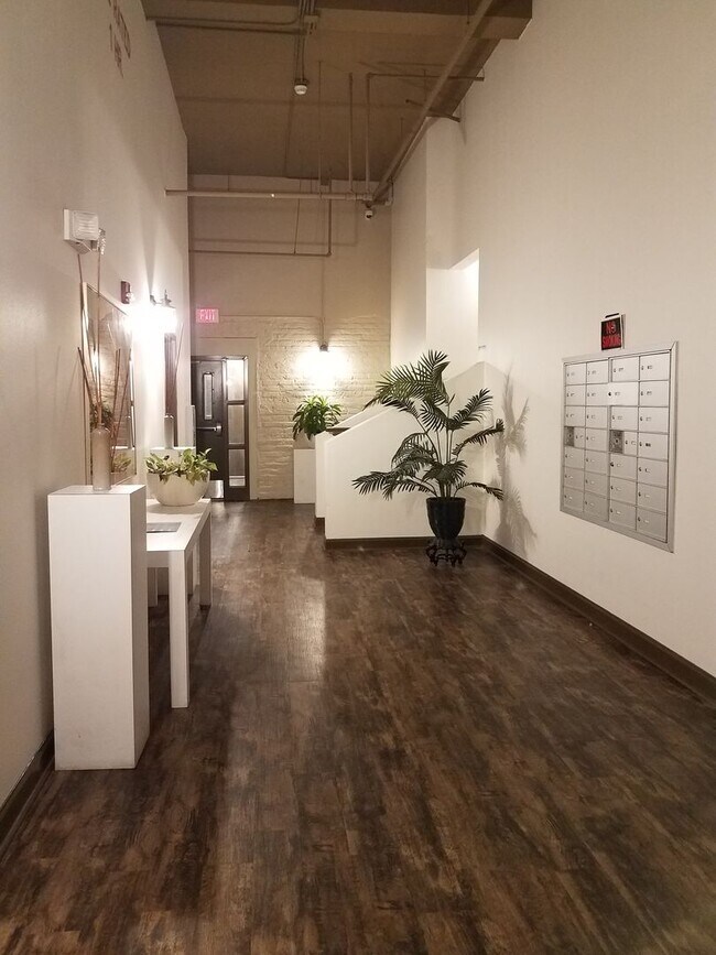 Building Photo - 2 bedroom 2 bath furnished - first floor unit