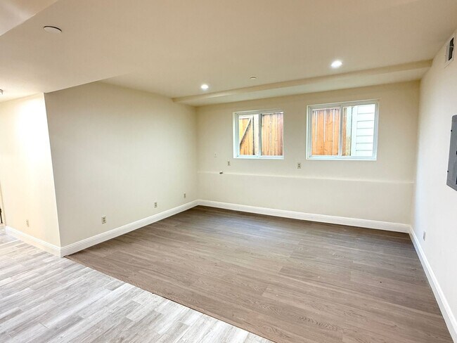 Building Photo - 220A-220A Sadowa St