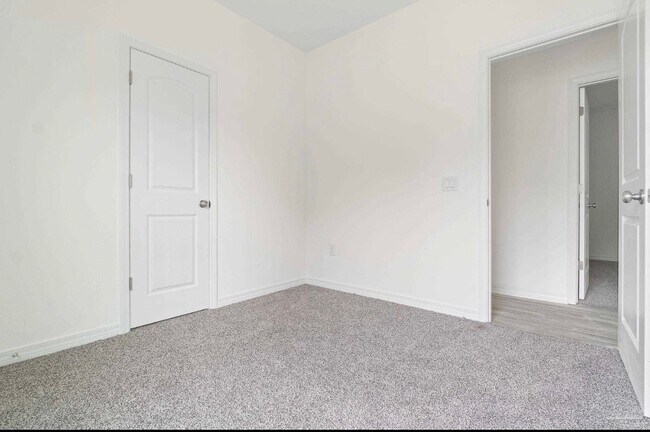 Building Photo - 801 E Gonzalez St