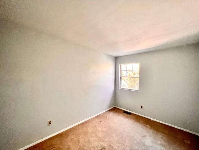Building Photo - Three-bedroom, two-and-a-half bathrooms in...