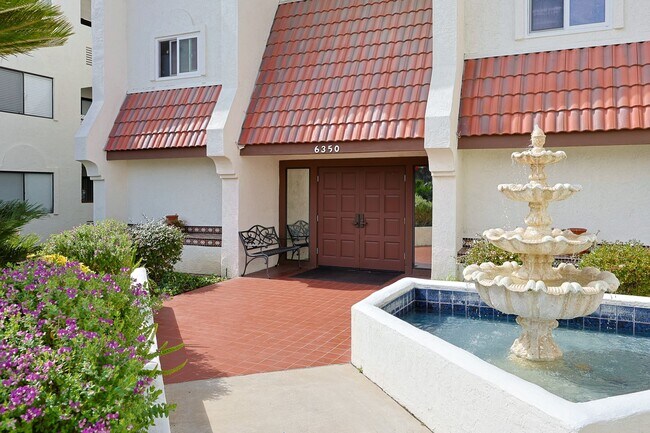 Building Photo - Beautiful 2 Bed, 2 Bath Condo in 62+ Community – Furnished or Unfurnished