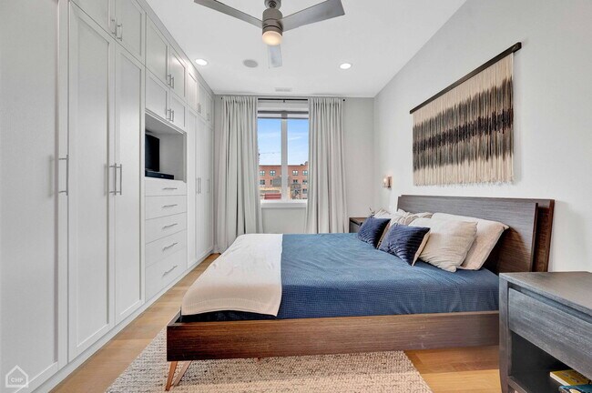 Building Photo - 1312 W Madison St