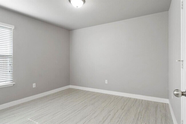 Building Photo - 5712 Montrelia Dr