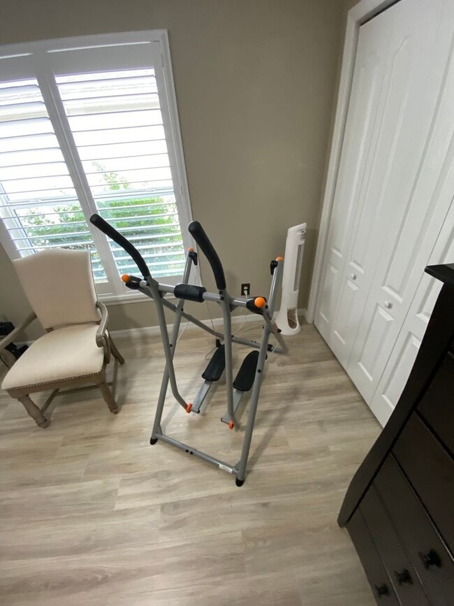 Building Photo - Gorgeous 3 + 2 Turnkey ANNUAL Lease w/Swim Spa & Large Private Screened in Patio In The Village o...