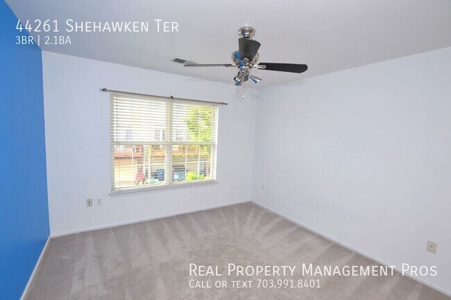 Building Photo - 44261 Shehawken Terrace