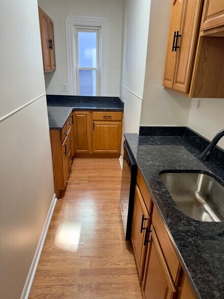 Primary Photo - 36 Willow Ave