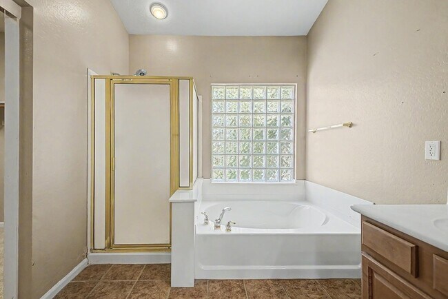 Building Photo - 472 W Pelican Dr
