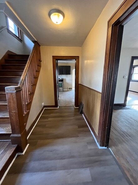 Building Photo - 1210 N Johnson St