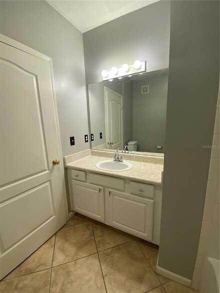 Building Photo - 10504 Villa View Cir