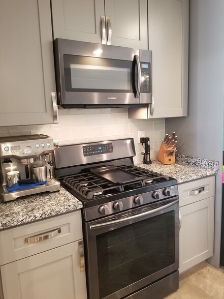 stove - 3107 14th St NE