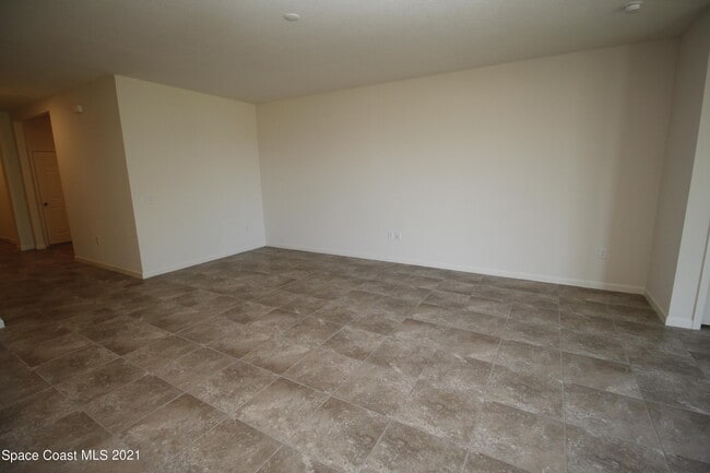 Building Photo - 708 Acadia Ct SE