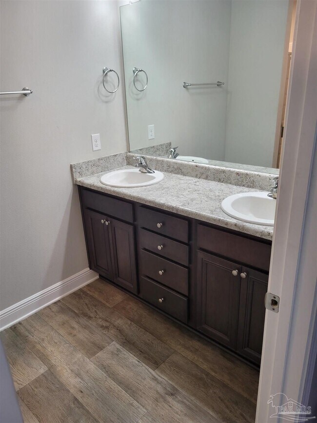 Building Photo - 6081 Royal Port Ct