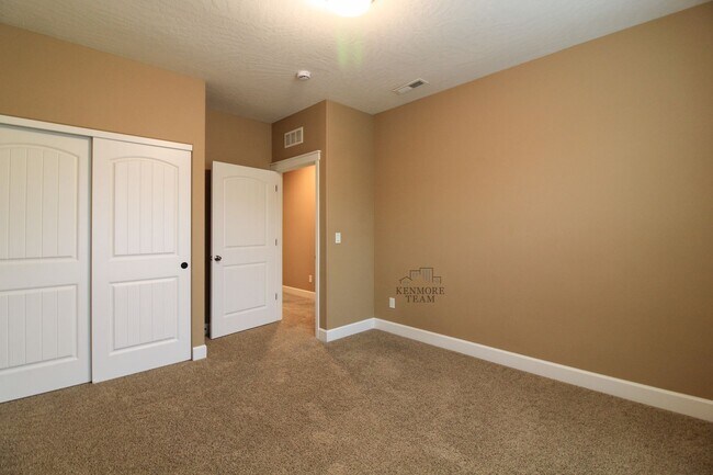 Building Photo - 3 Bed/2.5 Bath House + an Office in South ...