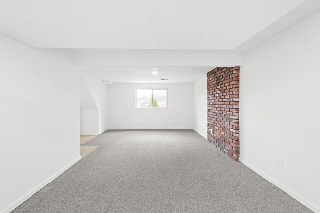 Building Photo - AVAILABLE OCT 1ST!! BEAUTIFUL 4 BEDROOM IN...
