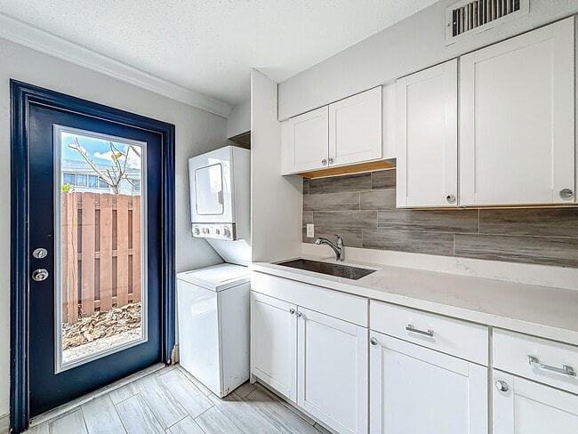 Building Photo - 337 Kenilworth Blvd