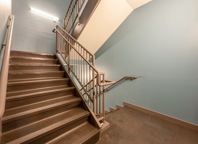 Building Photo - 166 Main St