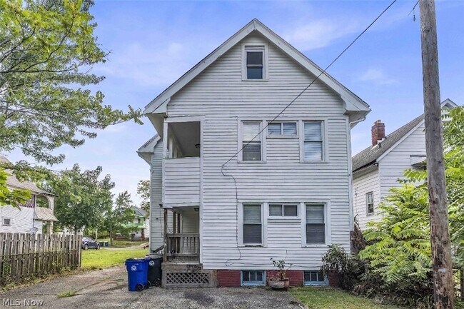 Building Photo - 3652 E 153rd St