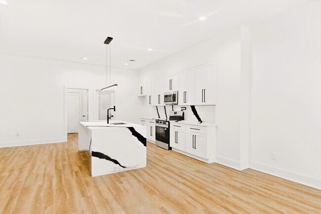 Building Photo - Modern 3 Bed, 3 Bath Home Near Downtown Dallas