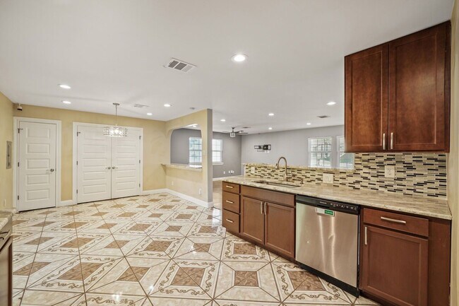 Building Photo - 5001 Canella Dr