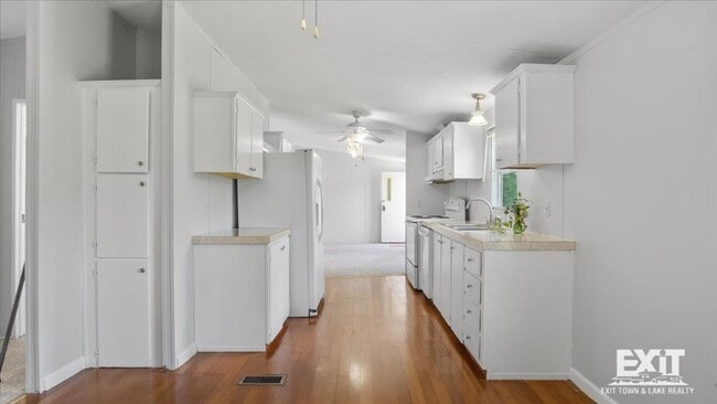 Building Photo - Spacious 3 Bedroom, 2 Bathroom Home in Cou...