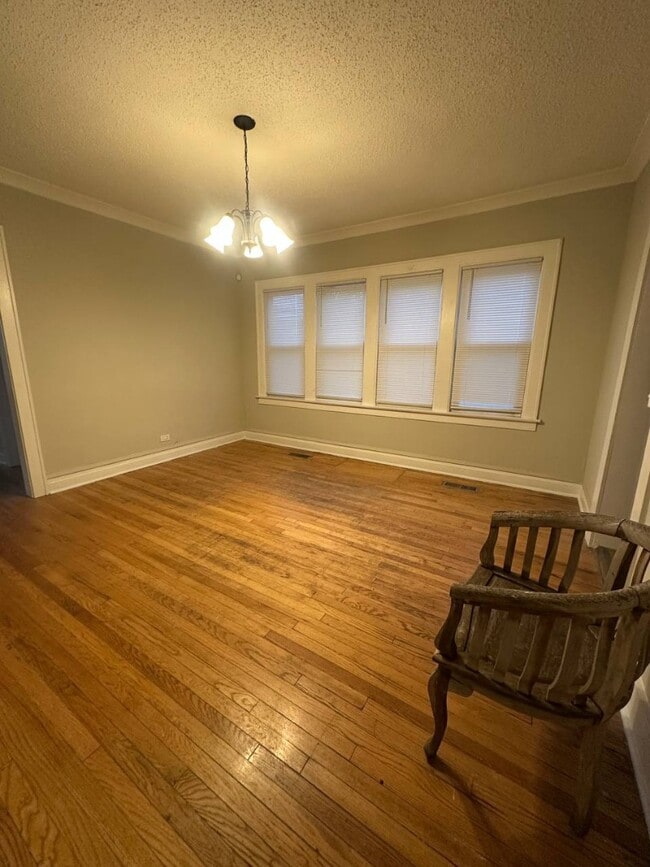 Building Photo - Charming 3-Bedroom Home with Driveway & Ba...