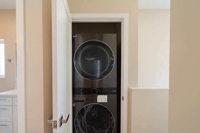 Building Photo - 5041 Art St